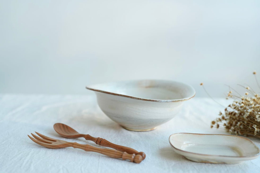 Hirokazu Furutani 古谷浩一 - Irregular-shaped Bowl with Lined Rim HF12