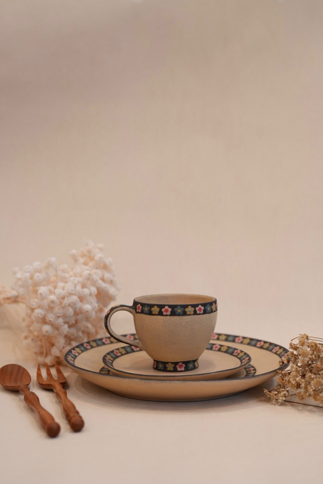 Kei Mitsumochi ミツ持啓 Small Flower Rim Mug and Saucer KM66