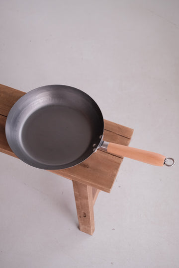 Yamada Kogyosho 山田工業所 HANAKO+a Frying Pan with Wooden Handle