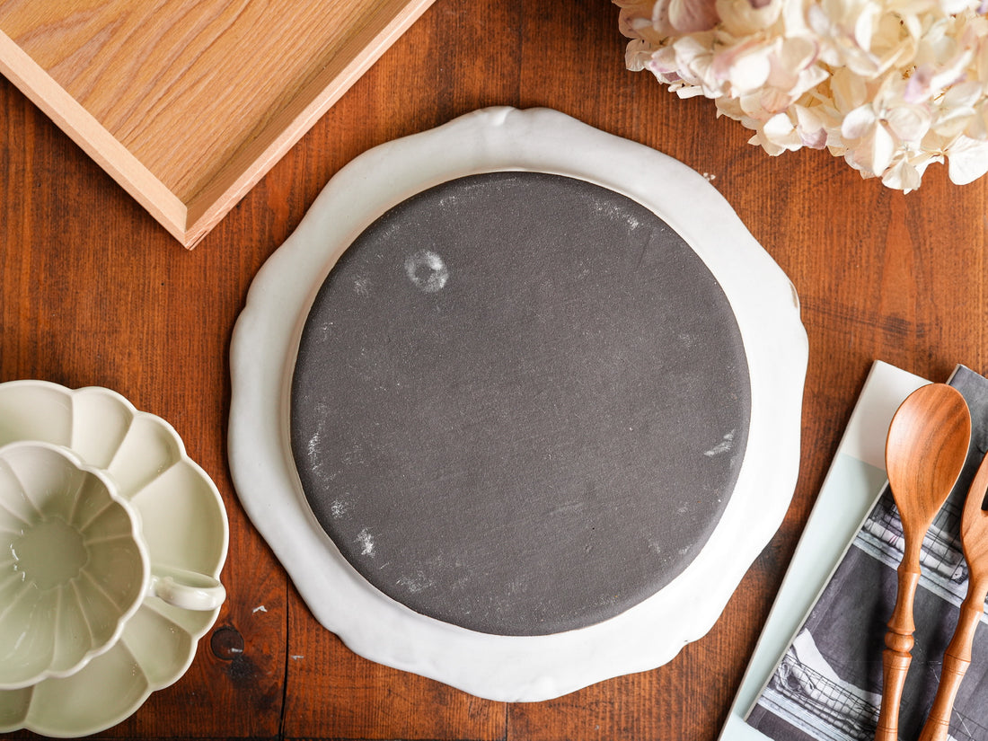 Atelier Gyuusha Large Floral Shape Round Plate