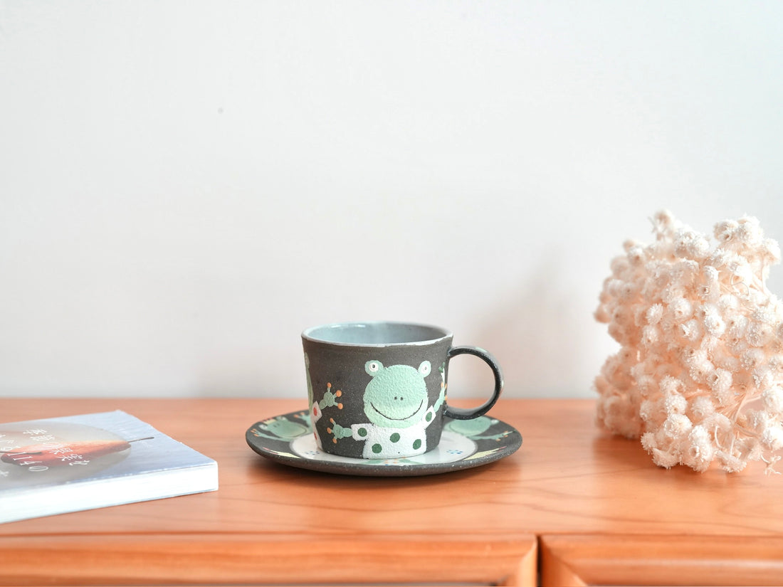 Akemi Nakamura 中村明美 Animal Mug with Saucer AN09