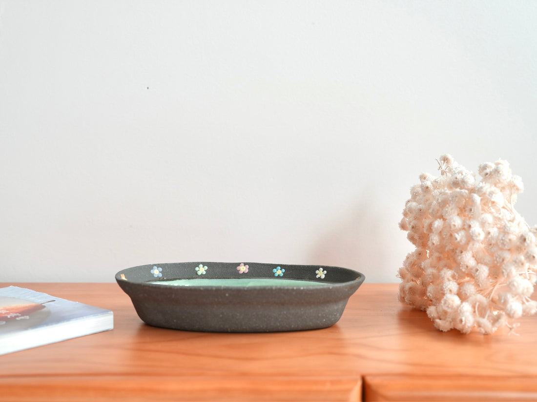 Akemi Nakamura 中村明美 Flower Oval Plate AN25