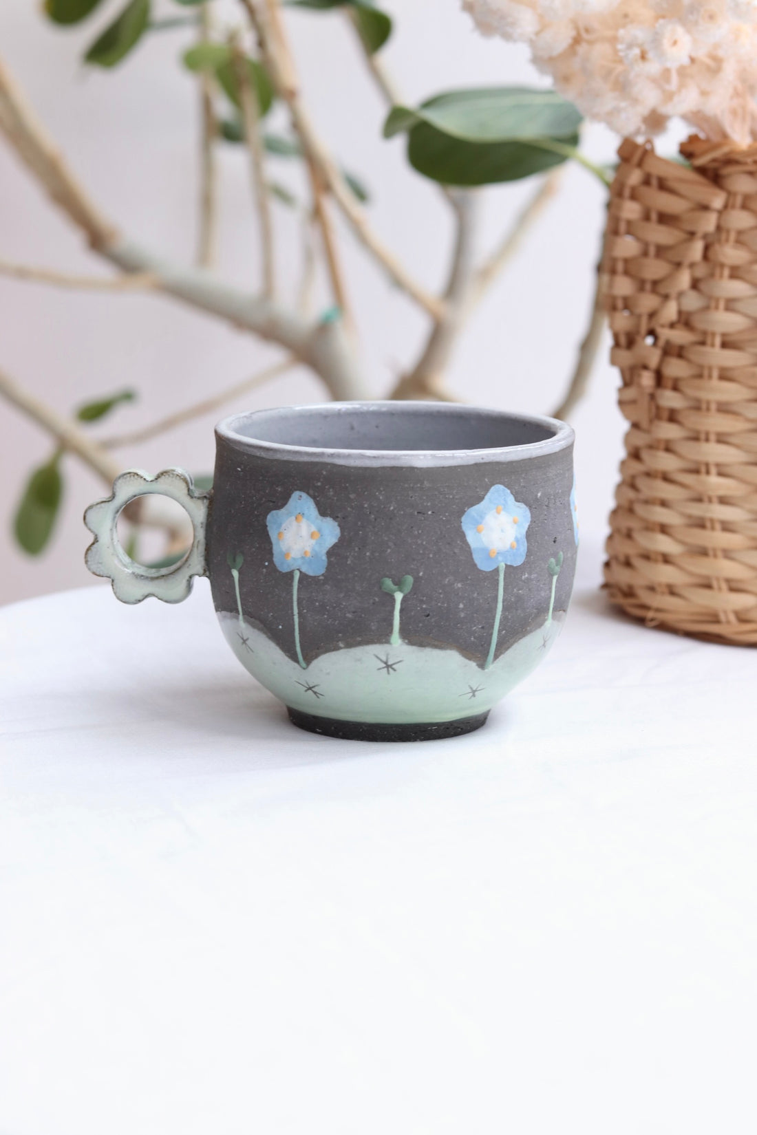 Akemi Nakamura 中村明美 Flower Mug with Ring Handle AN01