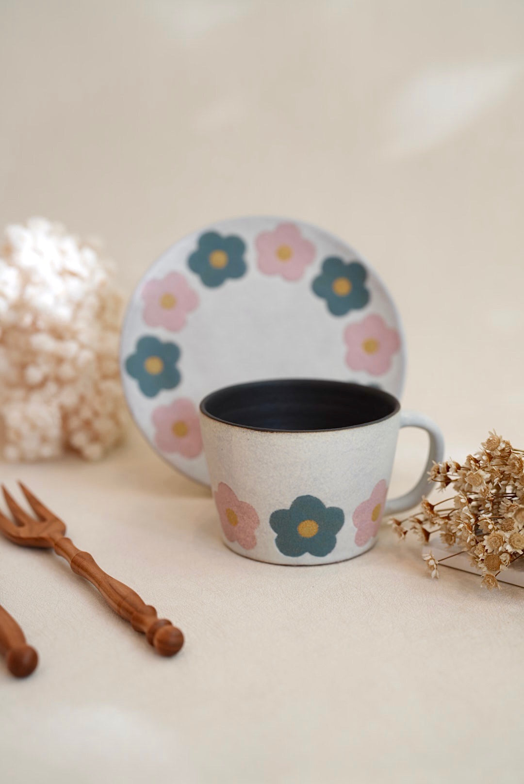 Kei Mitsumochi ミツ持啓 Pink & Lake Blue Flower Mug and Saucer KM49