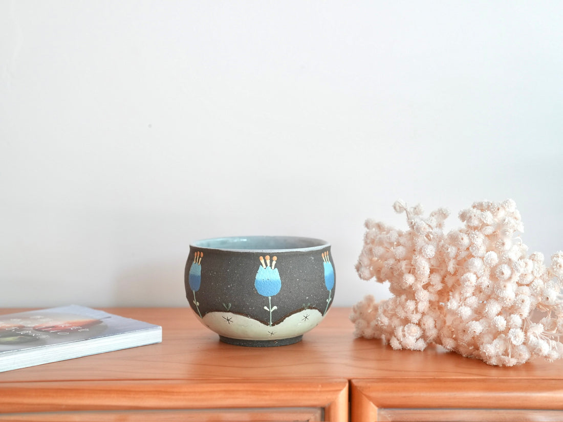 Akemi Nakamura 中村明美 Tulip Round Bowl AN23