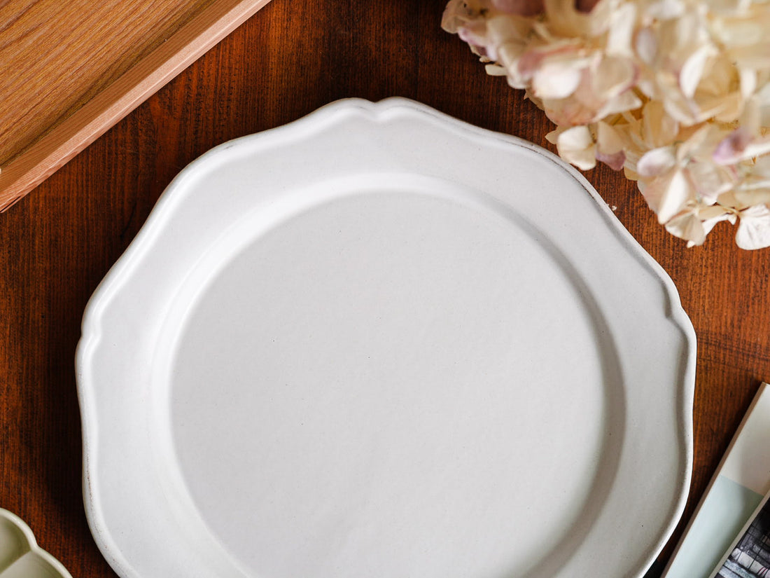 Atelier Gyuusha Large Floral Shape Round Plate