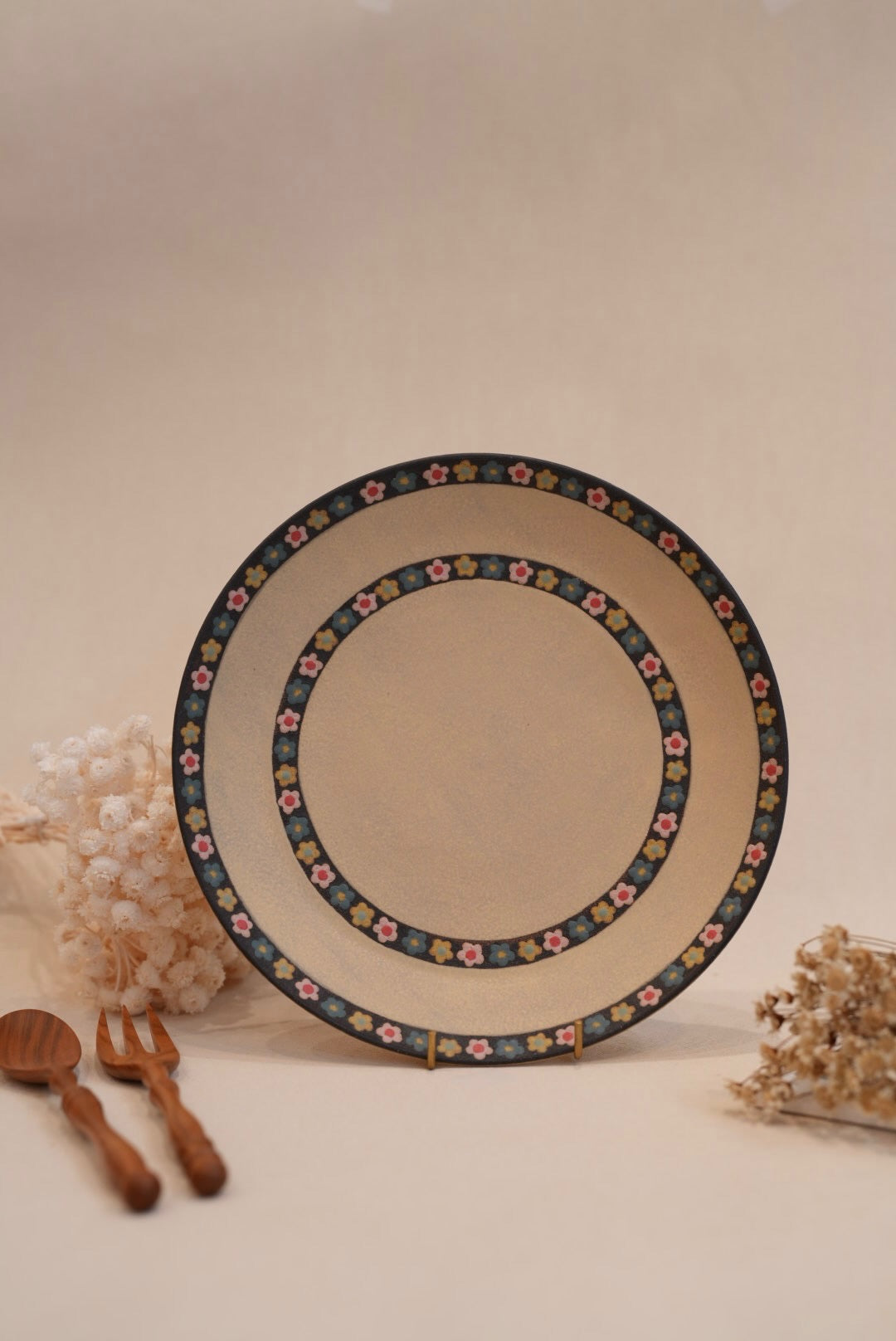 Kei Mitsumochi ミツ持啓 Black Small Floral Rim Round Plate - Large KM47