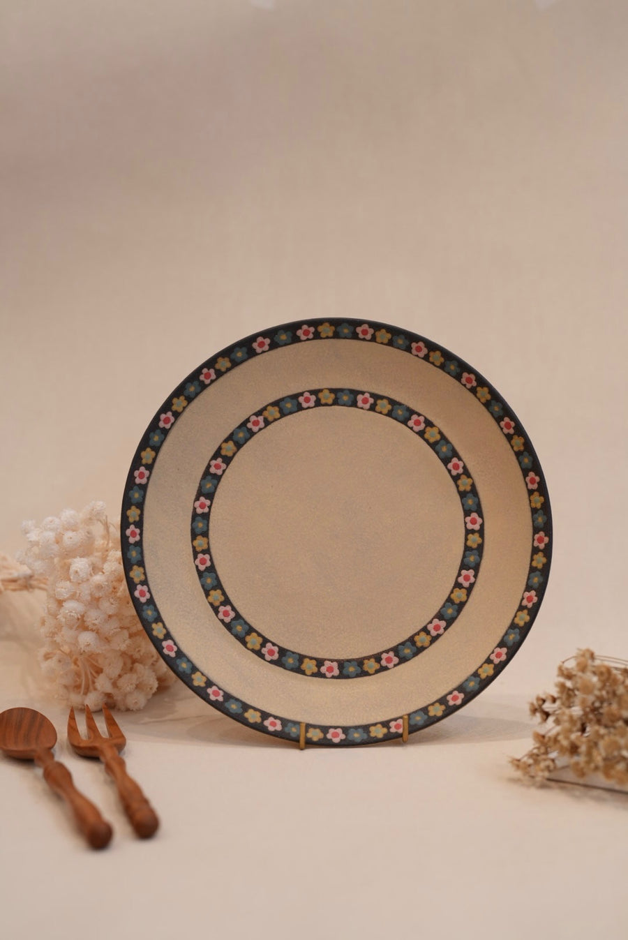 Kei Mitsumochi ミツ持啓 Black Small Floral Rim Round Plate - Large KM47