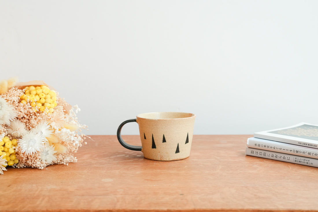 Ken Aoki 青木挙 Mug with Triangles KE16