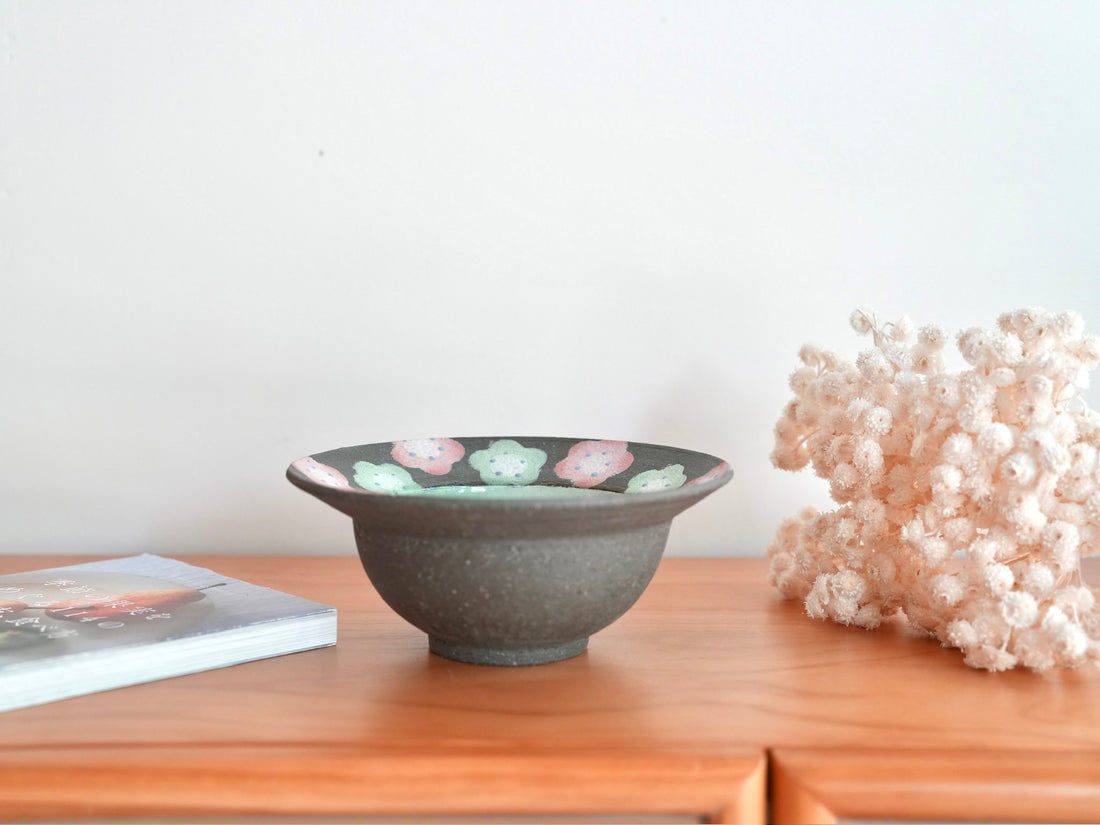 Akemi Nakamura 中村明美 Flower Rim Bowl AN17