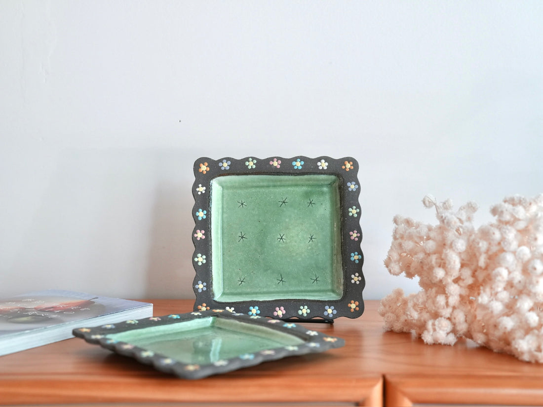 Akemi Nakamura 中村明美 Square Plate AN27