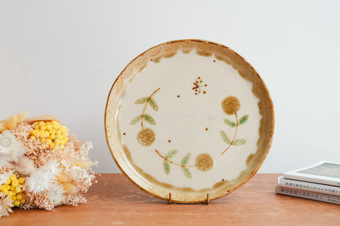 Minako Takizawa 滝沢三奈子 Large Yellow Flower Plate MW03