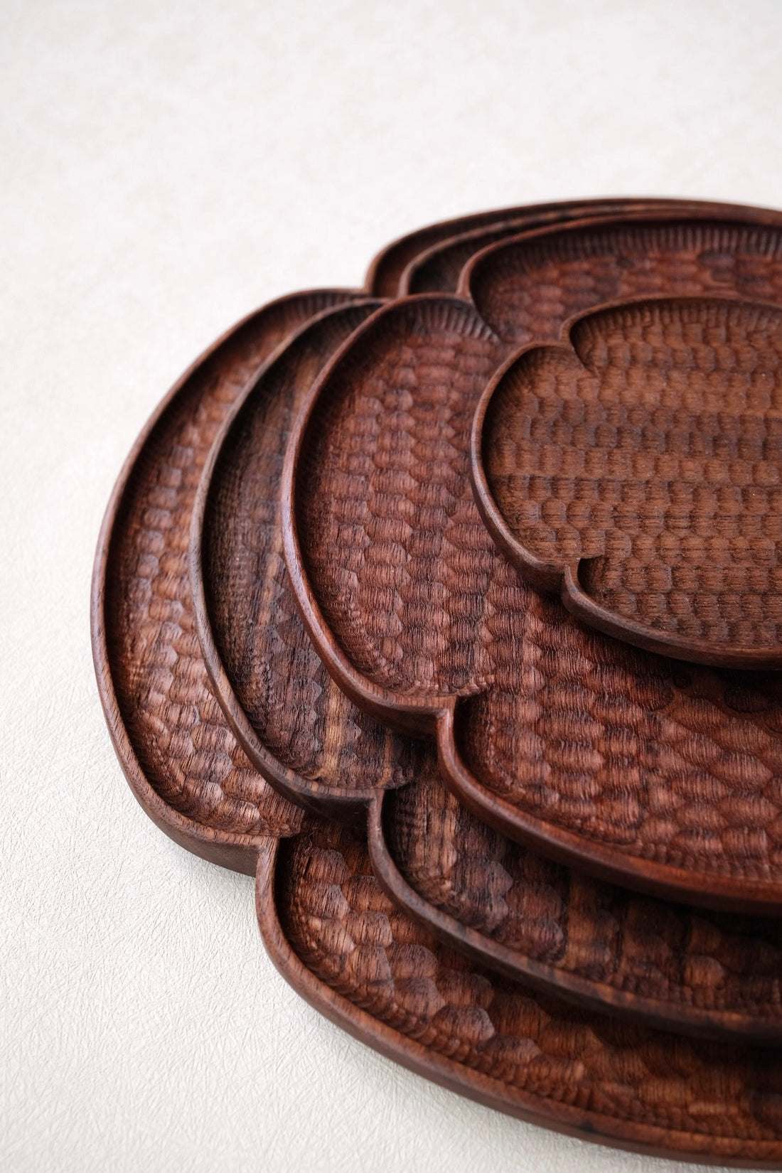 Kazunori Takatsuka 高塚和則 Flower Plate Walnut Wood Extra Large KU09