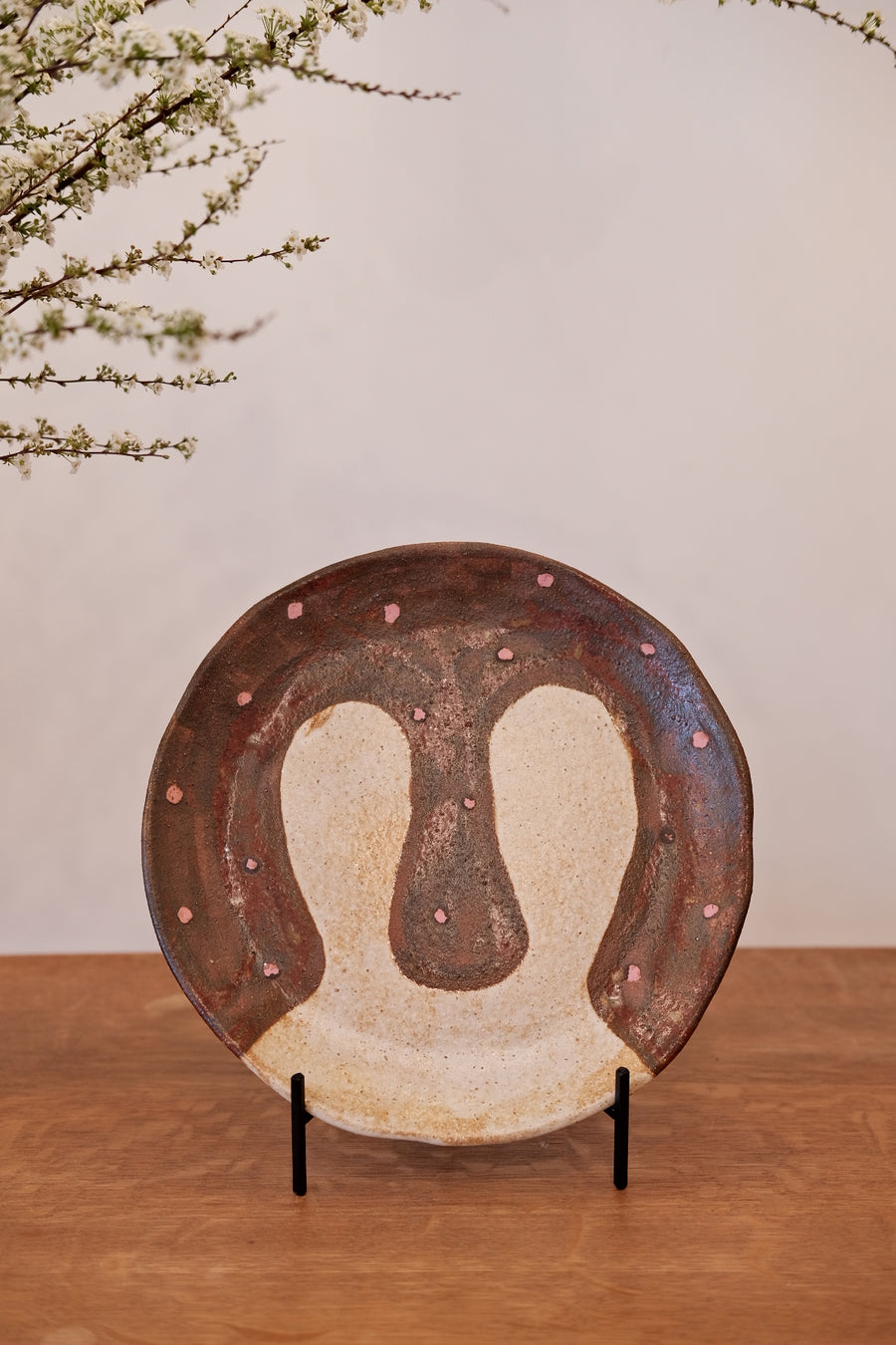 Siam Hands Round Plate Bunny Brown