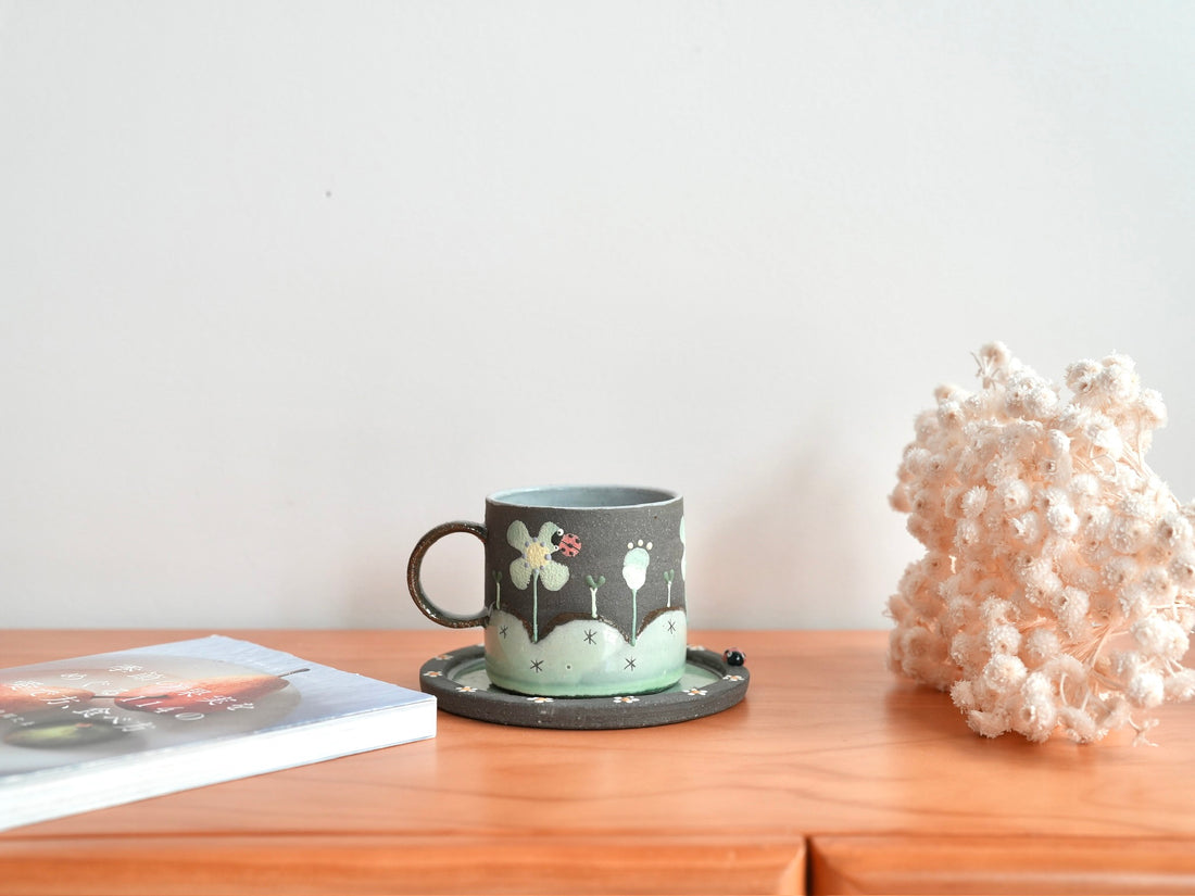 Akemi Nakamura 中村明美 Flower Straight Mug with Saucer AN08