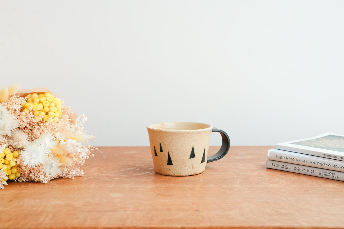 Ken Aoki 青木挙 Mug with Triangles KE16
