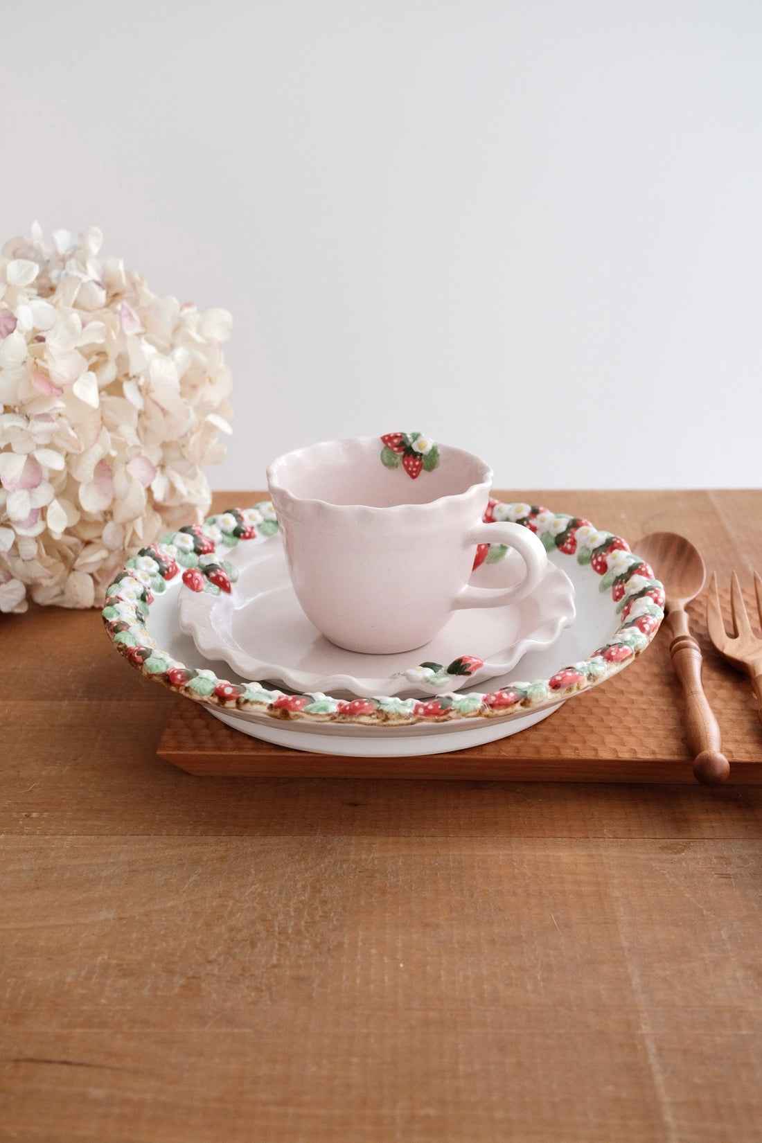 Aiko Miura 三浦愛子 Strawberry Large Plate - White AM09