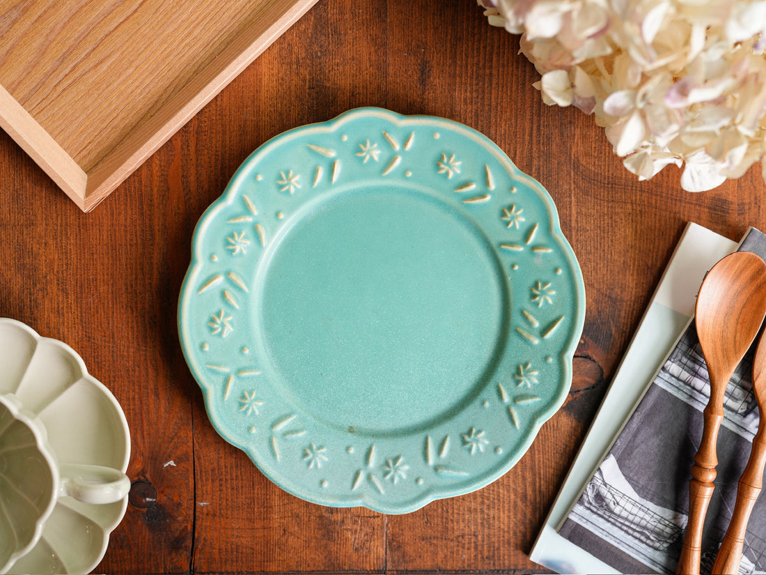 Atelier Gyuusha Medium Floral Shape Round Plate
