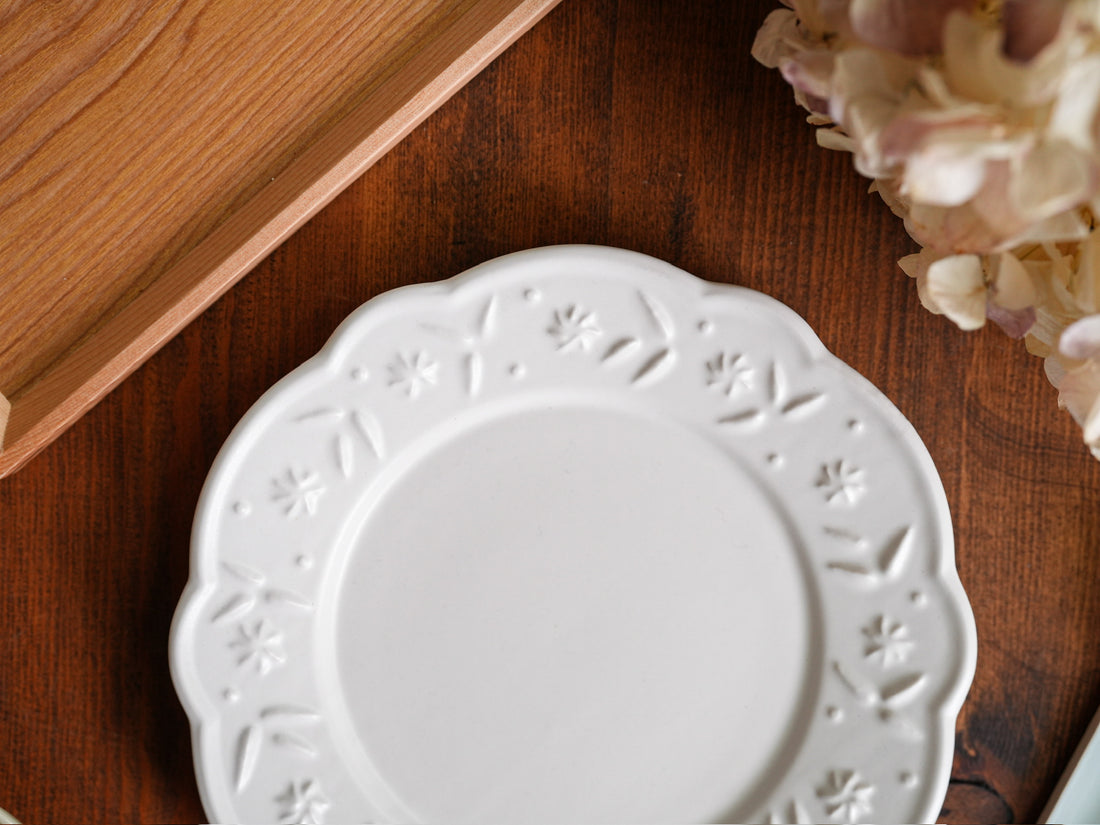 Atelier Gyuusha Medium Floral Shape Round Plate