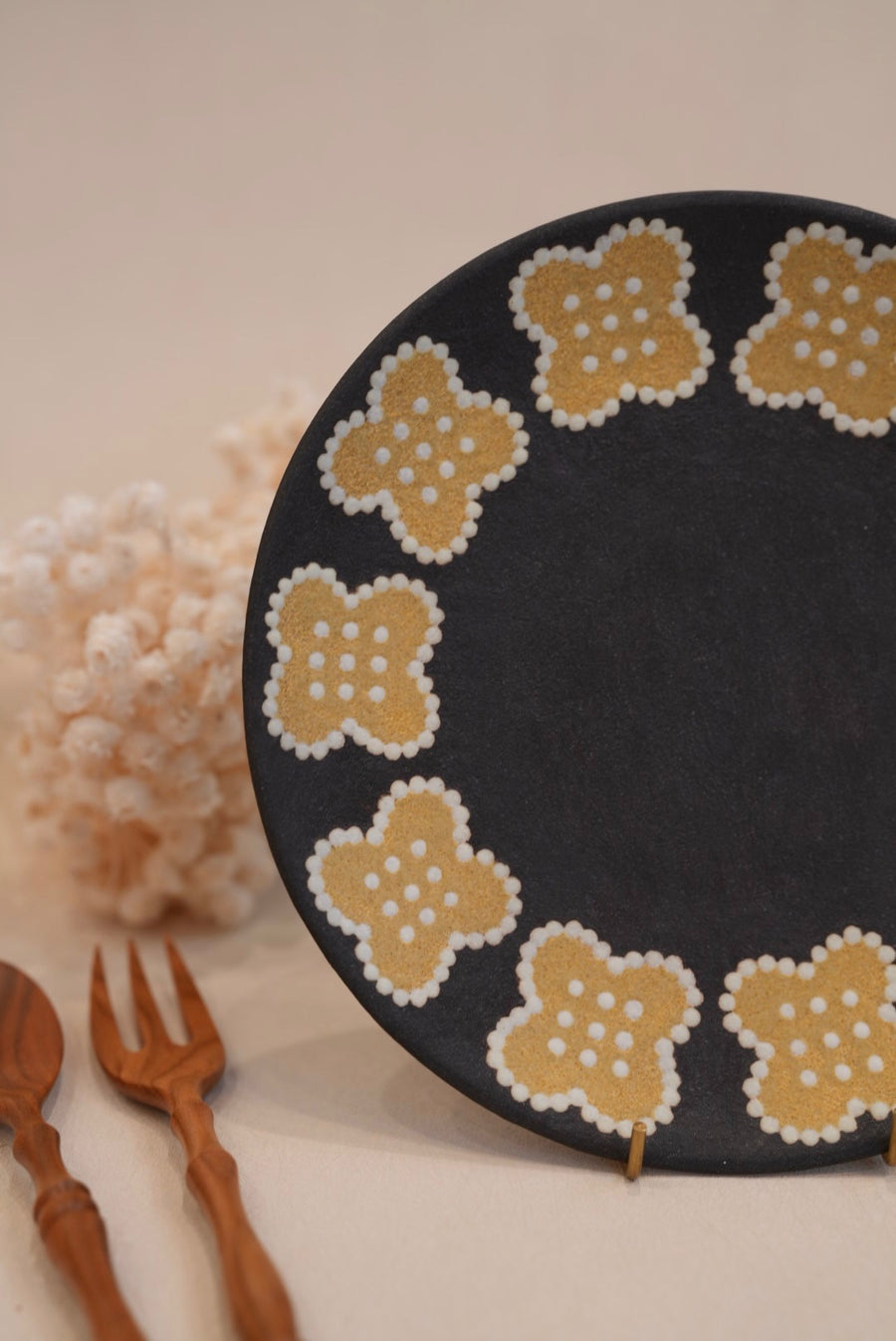 Kei Mitsumochi ミツ持啓 Yellow Flower Rim Large Round Plate  KM35