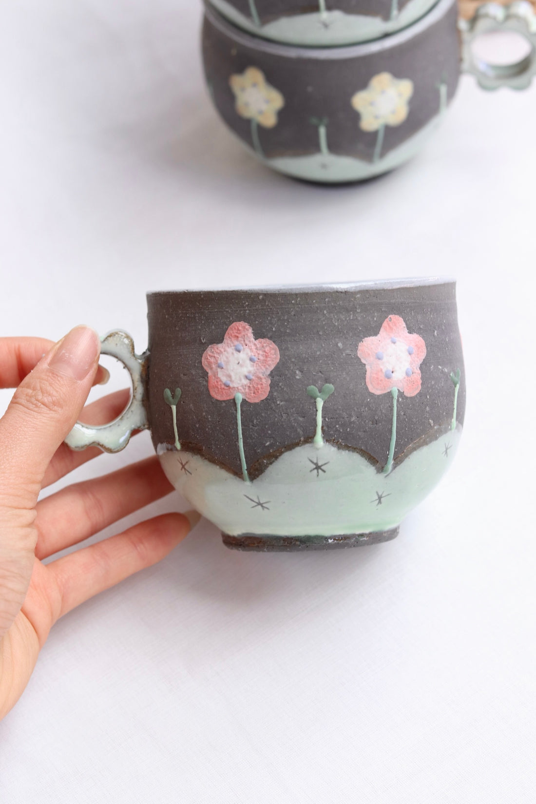 Akemi Nakamura 中村明美 Flower Mug with Ring Handle AN01