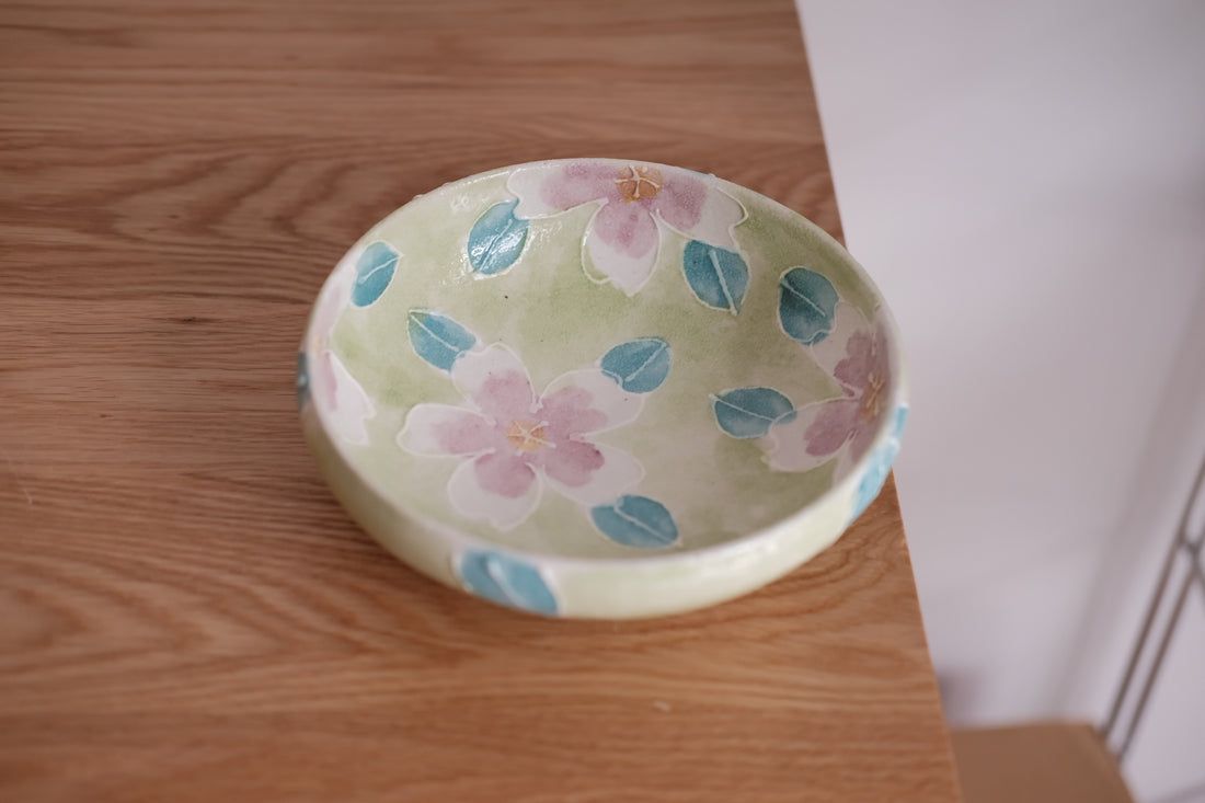 濑户烧手绘花朵圆形深碗餐盘