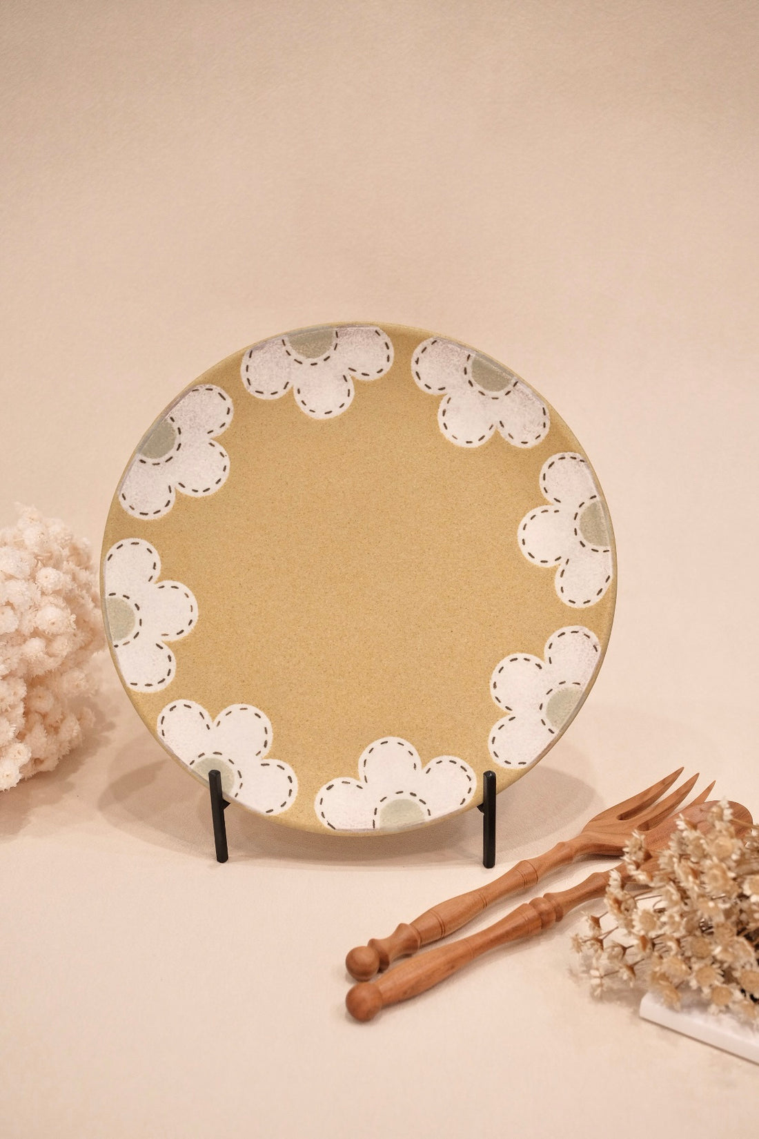 Kei Mitsumochi ミツ持啓 Round Plate - Yellow Flower KM04