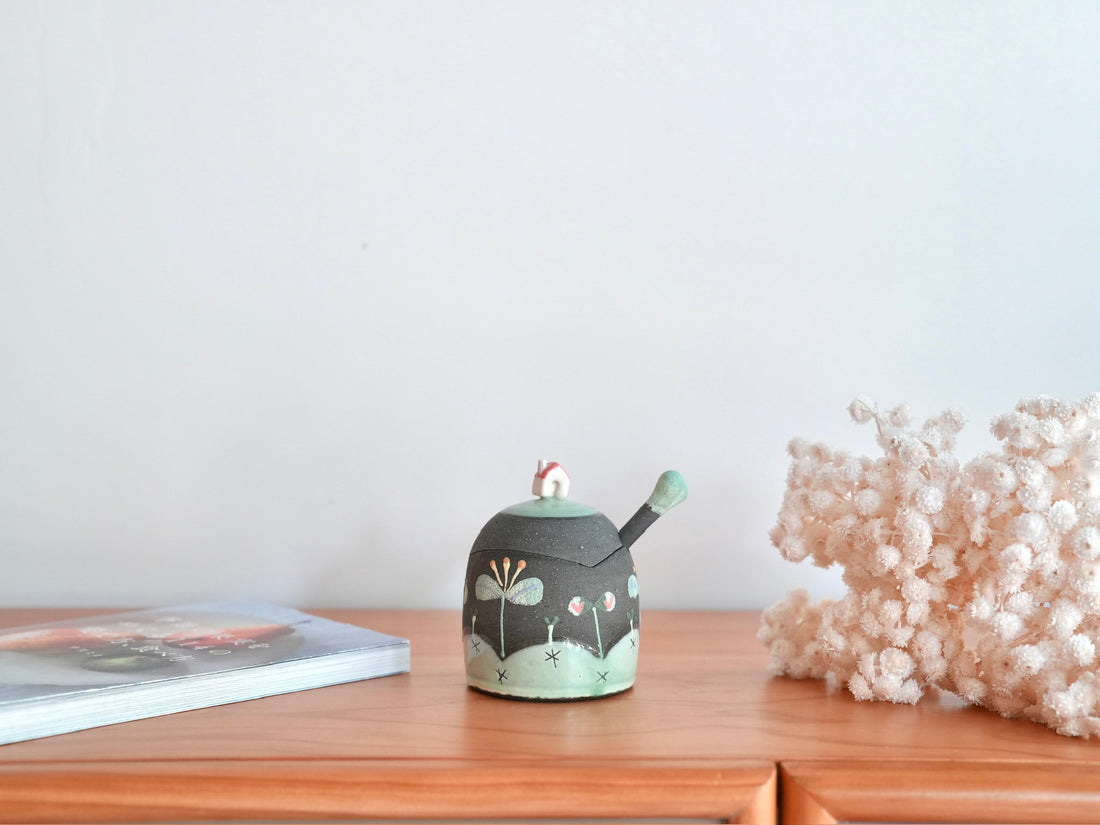 Akemi Nakamura 中村明美 Sugar Pot with Spoon AN31