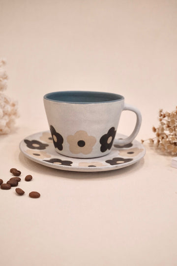 Kei Mitsumochi ミツ持啓 Cream & Black Flower Mug and Saucer KM54