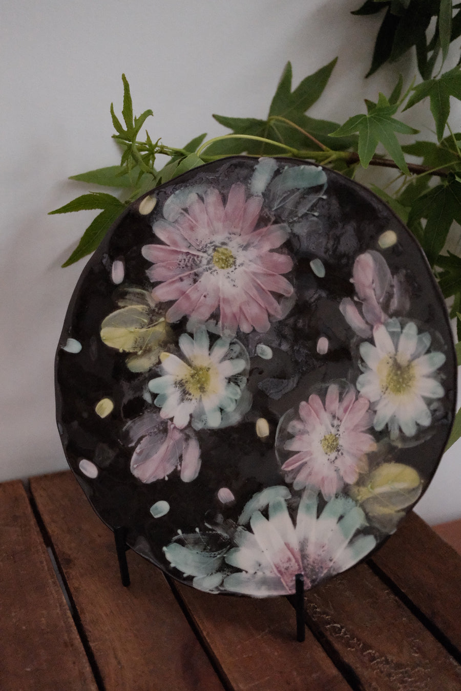 Iroe Hanageshou Hand-Painted Black Pasta Plate (Red Flower Pattern)