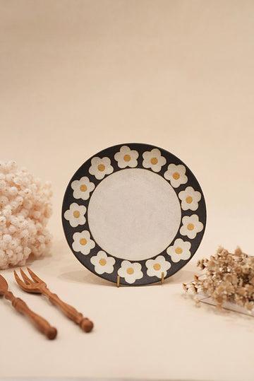 Kei Mitsumochi ミツ持啓 Floral Black Rim Round Plate - 19cm Medium KM31