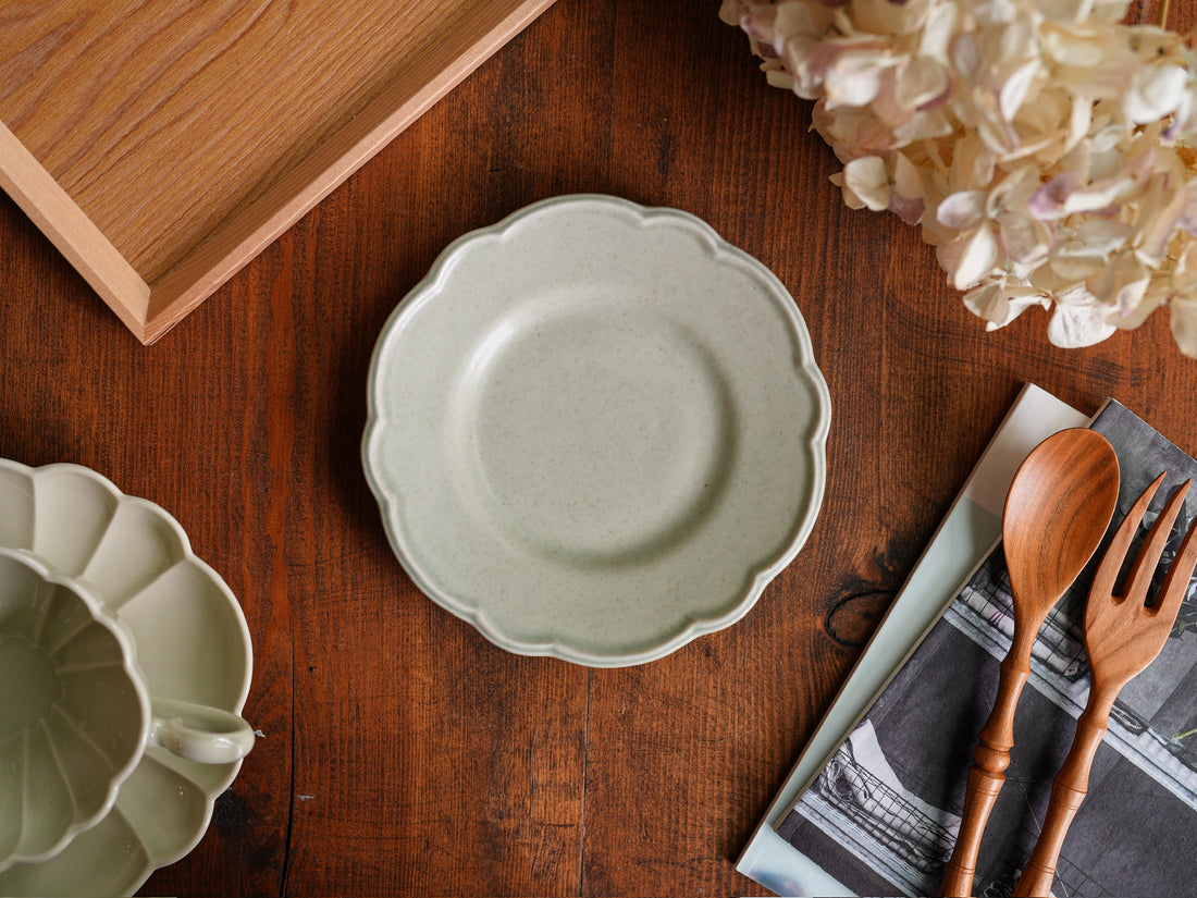 Atelier Gyuusha Small Floral Shape Round Plate