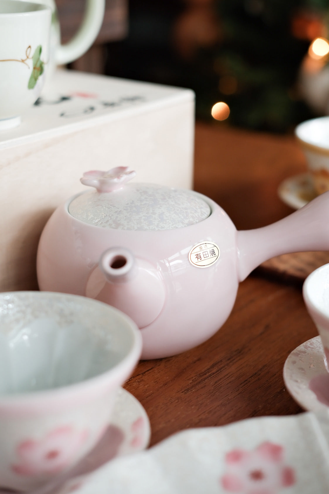 Arita Ware Sakura Teapot &amp; Teacups Set Pink - Gift box