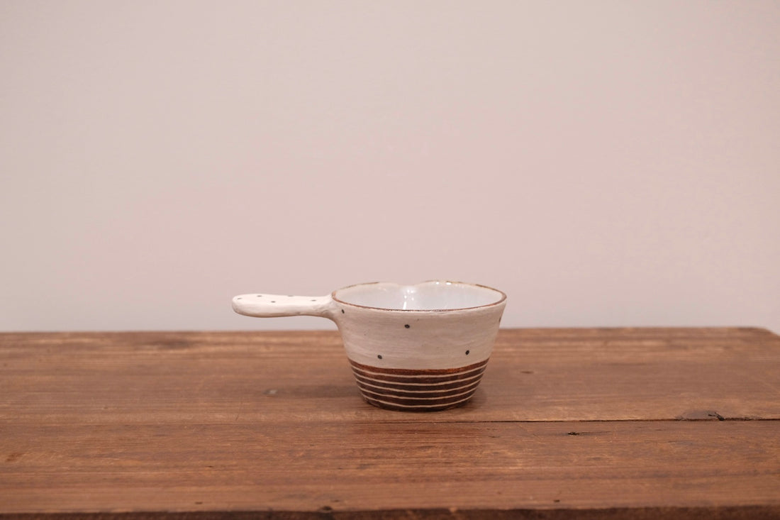 Emishi Kobo 池田匡優&美弥子 - Small Bowl with Handle and Spout EK23