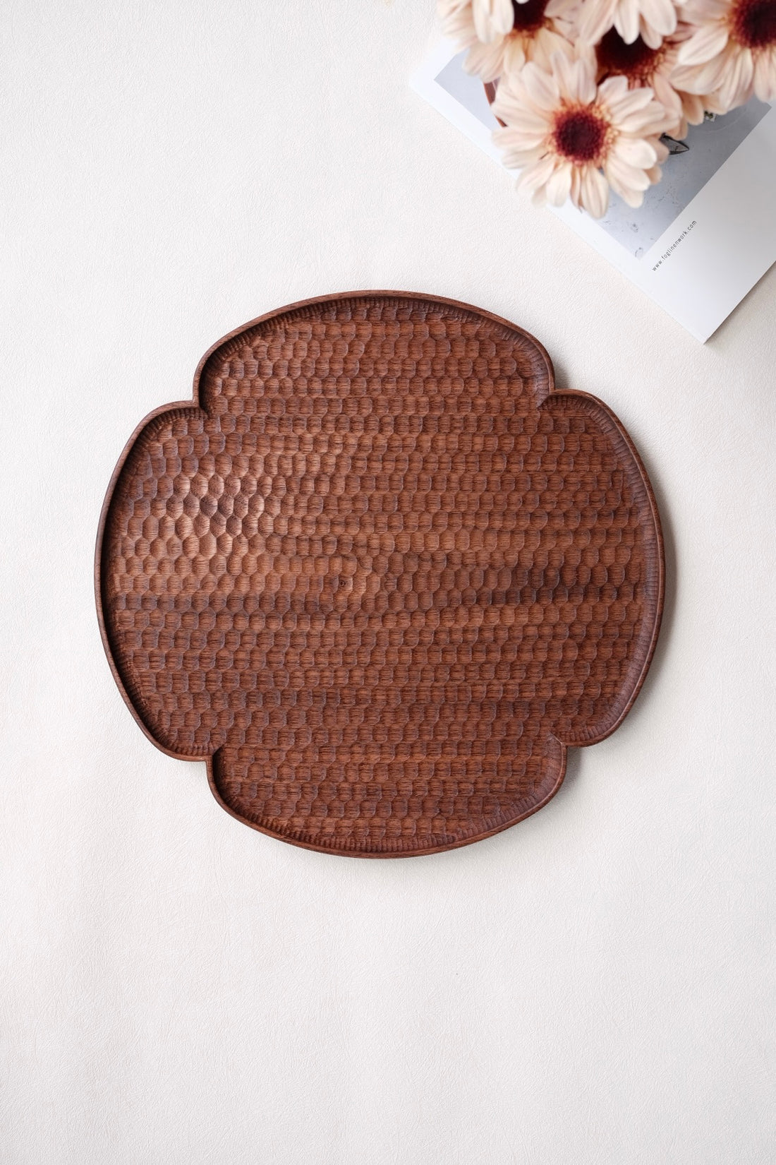 Kazunori Takatsuka 高塚和則 Flower Plate Walnut Wood Extra Large KU09