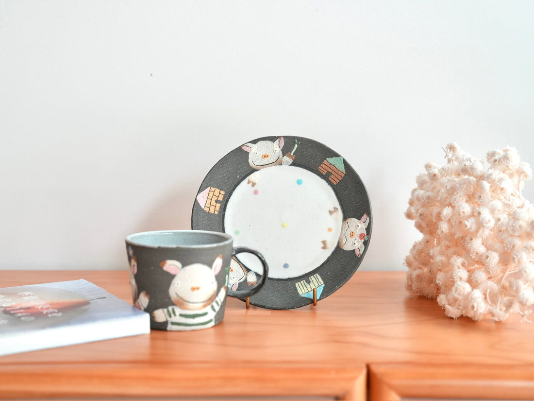 Akemi Nakamura 中村明美 Animal Mug with Saucer AN09