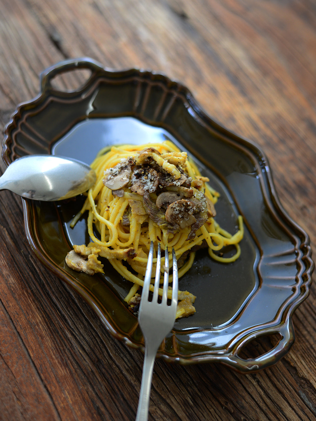 Studio M' Chanter Plate