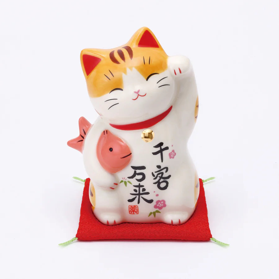 薬師窯 Maneki Neko Lucky Cat Ornament - Welcoming