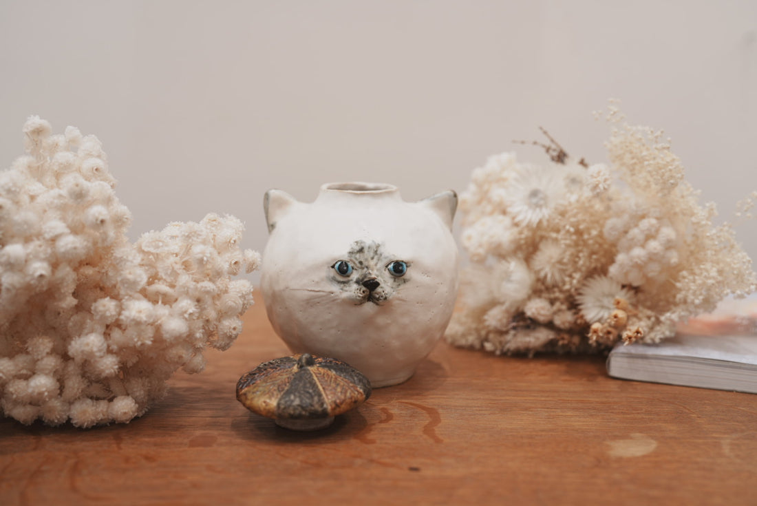 Shoko Matsuura 松浦唱子 Cat Flower Vase SM08