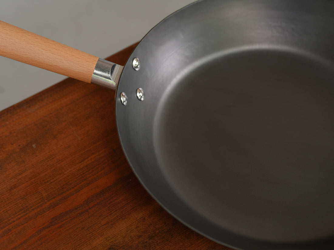 Yamada Kogyosho 山田工業所 HANAKO+a Frying Pan with Wooden Handle