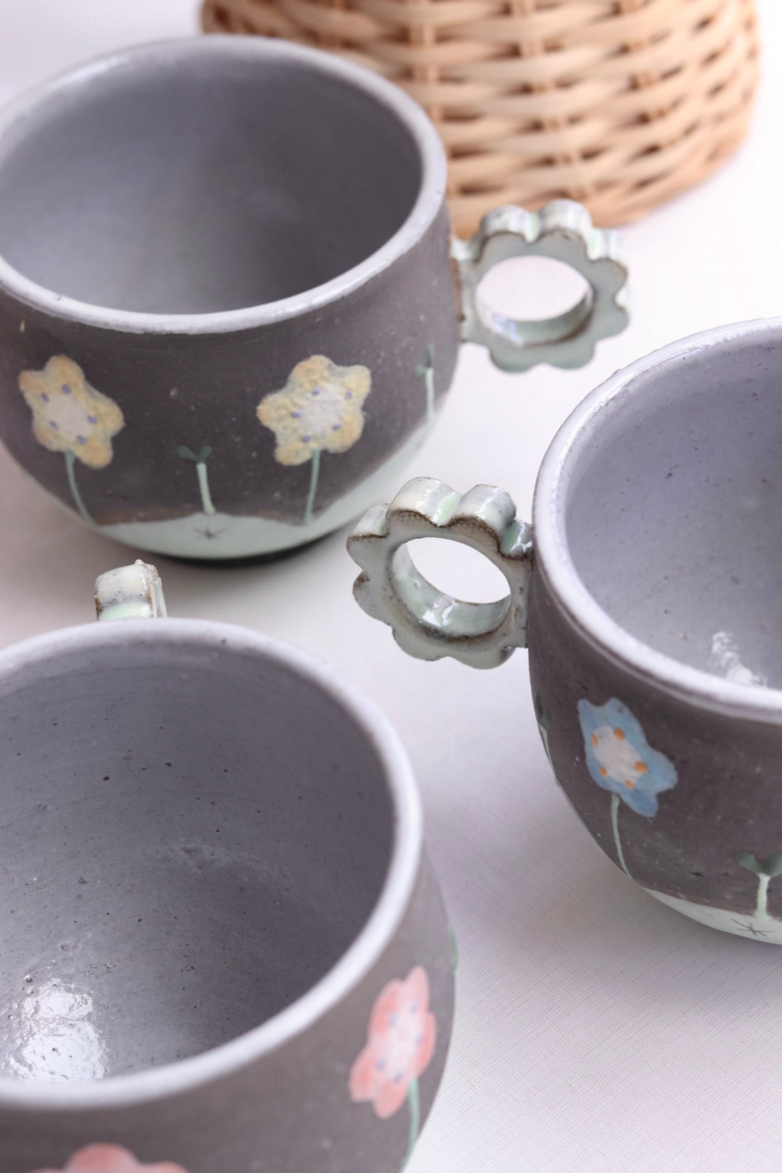 Akemi Nakamura 中村明美 Flower Mug with Ring Handle AN01