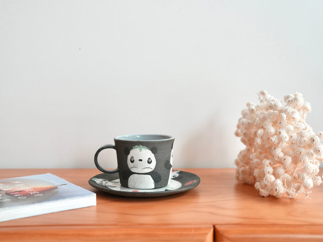 Akemi Nakamura 中村明美 Animal Mug with Saucer AN09