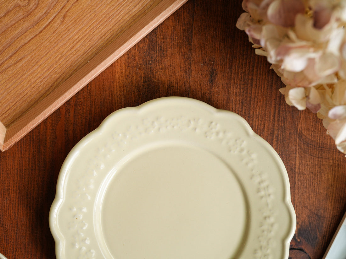Atelier Gyuusha Medium Floral Shape Round Plate