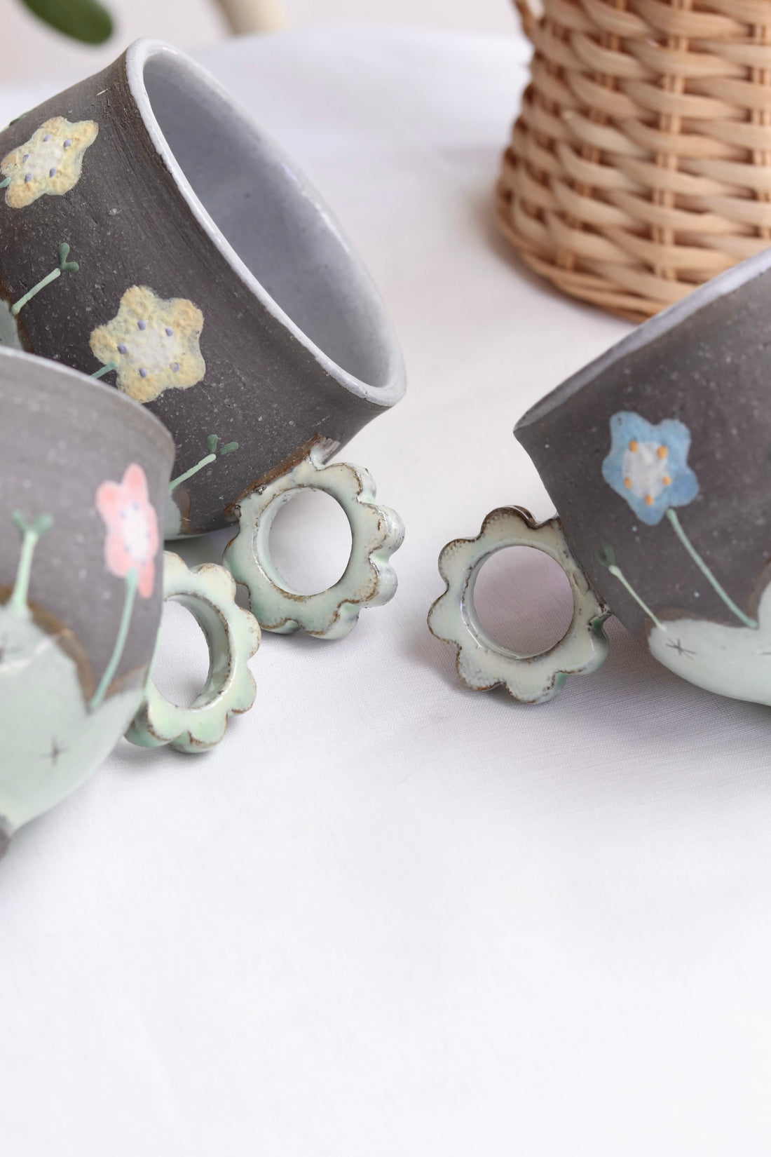 Akemi Nakamura 中村明美 Flower Mug with Ring Handle AN01