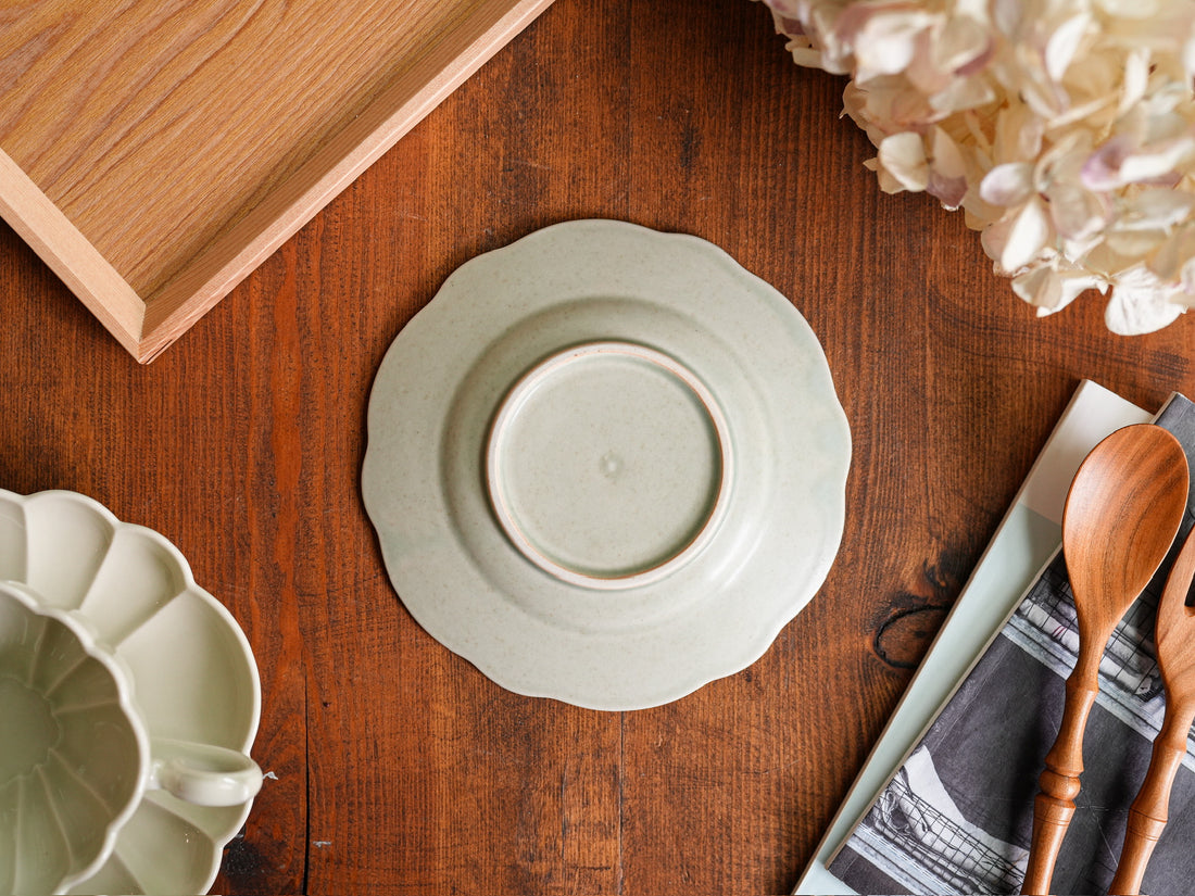 Atelier Gyuusha Small Floral Shape Round Plate