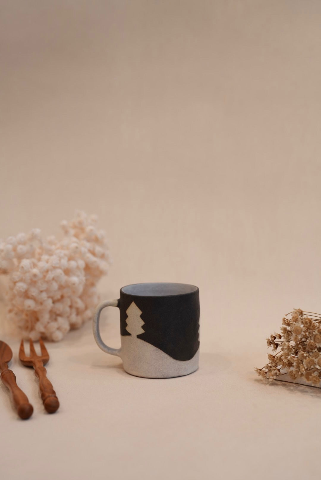 Kei Mitsumochi ミツ持啓 House and Trees Mug - Cream KM64