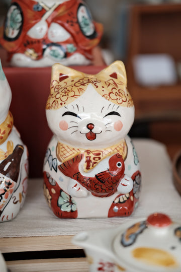 Yudachigama Hand-painted Lucky Cat with Kio Decoration