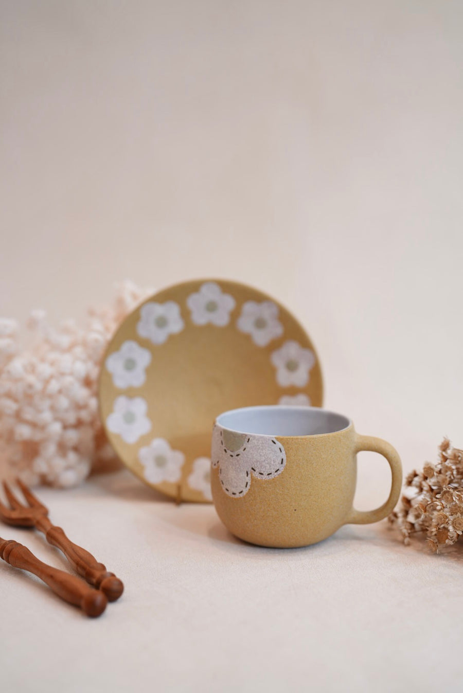 Kei Mitsumochi ミツ持啓 Flower Egg Shaped Mug and Saucer - Yellow KM77