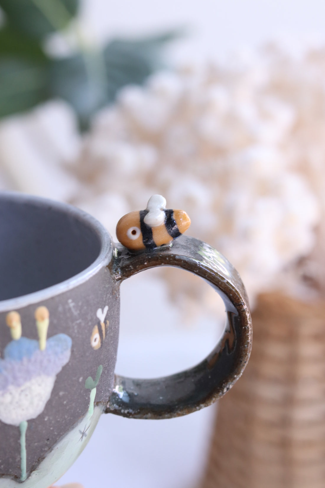 Akemi Nakamura 中村明美 Mug with Animal Deco Handle AN04