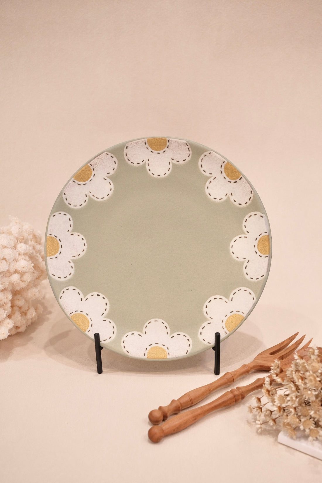 Kei Mitsumochi ミツ持啓 Round Plate - Green Flower KM08